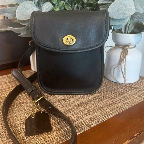 ❤️SOLD❤️Vintage Coach Black Sidepack small #9978 - Picture 1 of 12